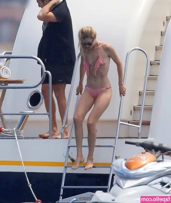 Doutzen Kroes [ doutzen-kroes ] - Tomorrow I will have time to make and complete TWO extra - 5 minute