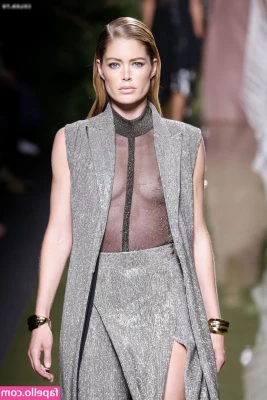 Doutzen Kroes [ doutzen-kroes ] - Happy hump day!!
