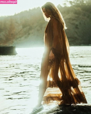 Doutzen Kroes [ doutzen-kroes ] - Waiting for you to come join me 😜