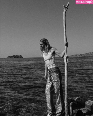 Doutzen Kroes [ doutzen-kroes ] - When you don't want to go to the gym❤️and trying to sabotage work