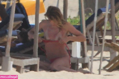 Doutzen Kroes [ doutzen-kroes ] - Filming customs today..
