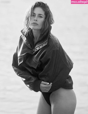Doutzen Kroes [ doutzen-kroes ] - A little blurry but you get the point 😼