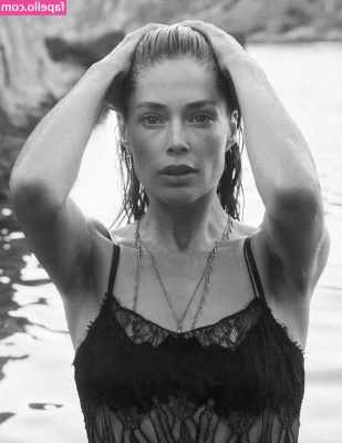 Doutzen Kroes [ doutzen-kroes ] - Oops  One of my titties fell out