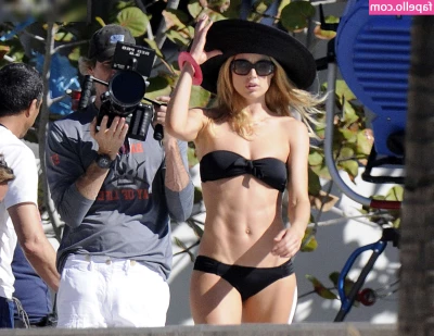 Doutzen Kroes [ doutzen-kroes ] - Go check out this incredibly hot couple... @uk_hoe_couple I’ve just