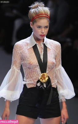 Doutzen Kroes [ doutzen-kroes ] - Do you like the view