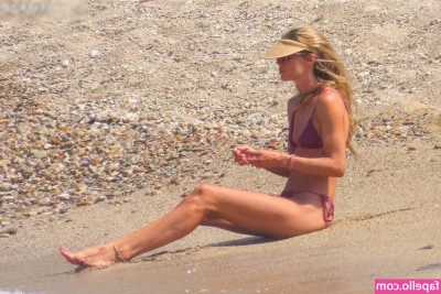Doutzen Kroes [ doutzen-kroes ] - My bubble butt neighbor loves it when I fuck him @a_mounds  before