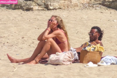 Doutzen Kroes [ doutzen-kroes ] - Stream started at 02 11 2024 06 29 pm
