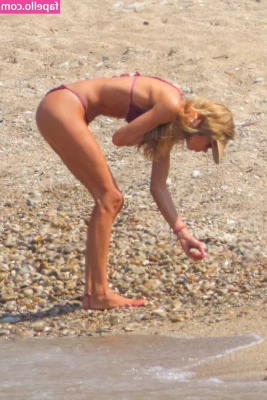 Doutzen Kroes [ doutzen-kroes ] - I'm a little cum slut, tall and loud! Bend me over and eat me out.