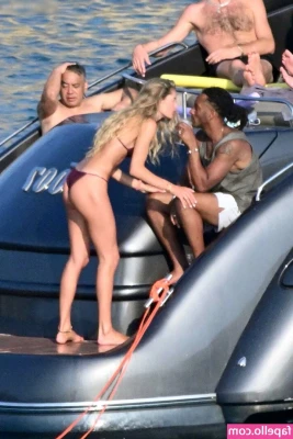 Doutzen Kroes [ doutzen-kroes ] - USE ME