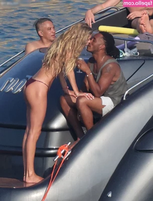 Doutzen Kroes [ doutzen-kroes ] - Mmmmm  feeling horny af am I big enough for you