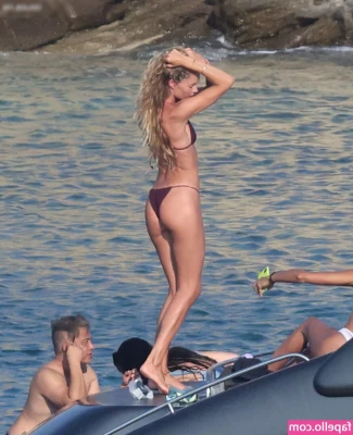 Doutzen Kroes [ doutzen-kroes ] - Hows the view from down there