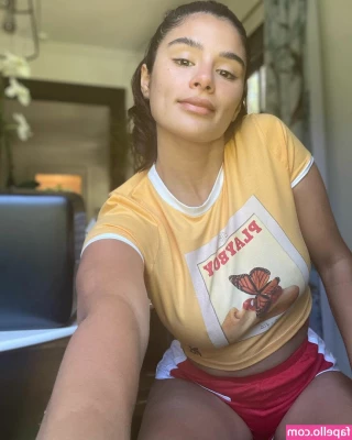 Diane Guerrero [ diane-guerrero ] - Hop right on