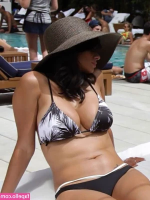Diane Guerrero [ diane-guerrero ] - Playing with the cum daddy filled me up with before bed hehe