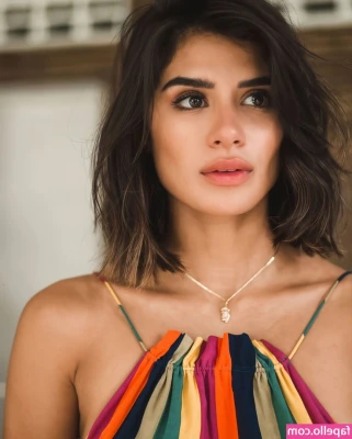 Diane Guerrero [ diane-guerrero ] - How I get down in the clubs Haha