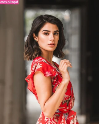 Diane Guerrero [ diane-guerrero ] - Finally got my feet and muscles properly worshiped by @caseycooperxxx