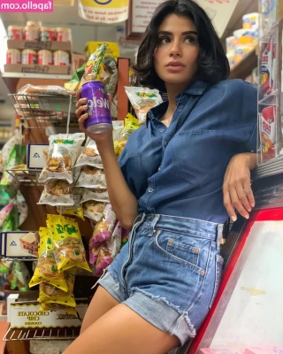 Diane Guerrero [ diane-guerrero ] - First footjob FEETuring these pretty Asian feet (IceShaba)