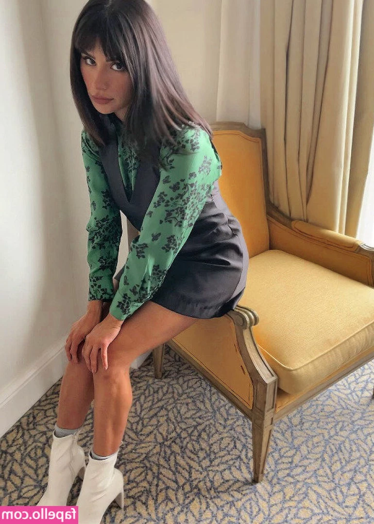 Diane Guerrero [ diane-guerrero ] - Boxing day treat for you x