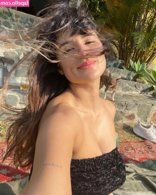 Diane Guerrero [ diane-guerrero ] - Thank goodness for Fridays  amp  boobs