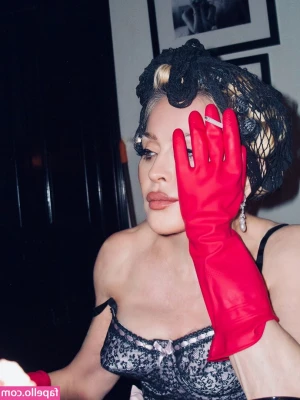 Madonna - Just a little afternoon worship 👸🏼