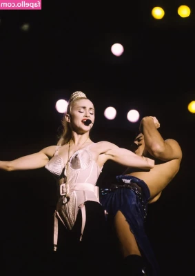 Madonna - What do you like to eat in bed