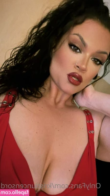 kristi.kremes [ kristi-kremes ] - shakes hand in vigorous italian motions