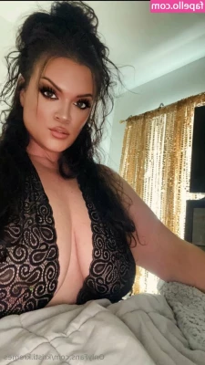 kristi.kremes [ kristi-kremes ] - It's laundry day 🤭. DM me for my Sunday Bundle Special. Don't be