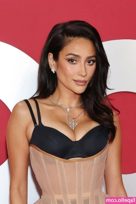 Shay Mitchell [ shay-mitchell ] - Good Morning Papi! I love this outfit what do you think? Want me to