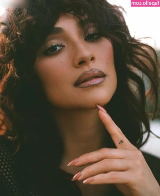Shay Mitchell [ shay-mitchell ] - Should we play in the dressing room?