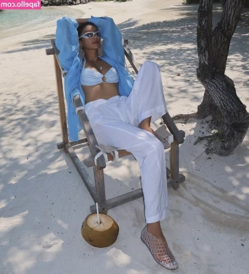 Shay Mitchell [ shay-mitchell ] - Loooook how amazing I look from this angle