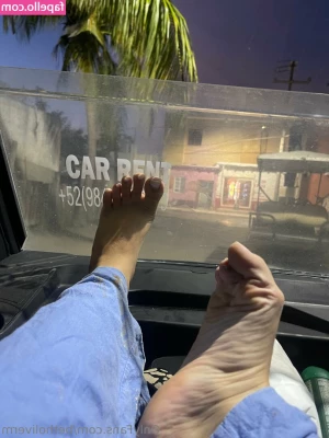 Betholiverm - Wanna watch my feet get rubbed during my pedicure