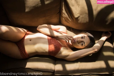 Robin Mae [ robin-mae ] - Small video with play pussy and finger inside