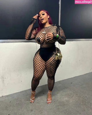Only1_lexx [ only1-lexx ] - So, how would you like free sub's? If you go to my profile, click the