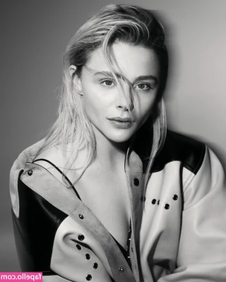 Chloë Grace Moretz [ chlo-grace-moretz ] - Feeling naughty😈