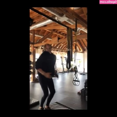 Chloë Grace Moretz [ chlo-grace-moretz ] - La tua vicina di casa vuole sottometterti, ma tu sei timido. Appena
