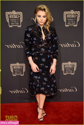 Chloë Grace Moretz [ chlo-grace-moretz ] - Wanna touch