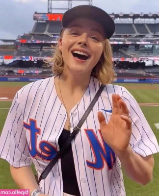Chloë Grace Moretz [ chlo-grace-moretz ] - feeling pretty