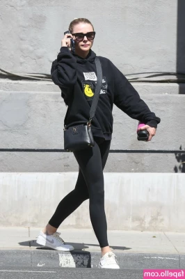 Chloë Grace Moretz [ chlo-grace-moretz ] - Thick thighs save lives 💗(warning: may also smother you)