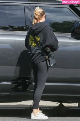 Chloë Grace Moretz [ chlo-grace-moretz ] - Who wants to play on snap today  Only  20 for my premium