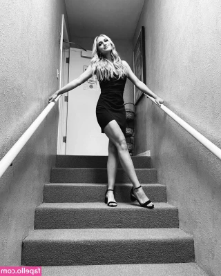 Maggie Sajak [ maggie-sajak ] - What pictures does my outfit paint in your head?😘🍑🔥