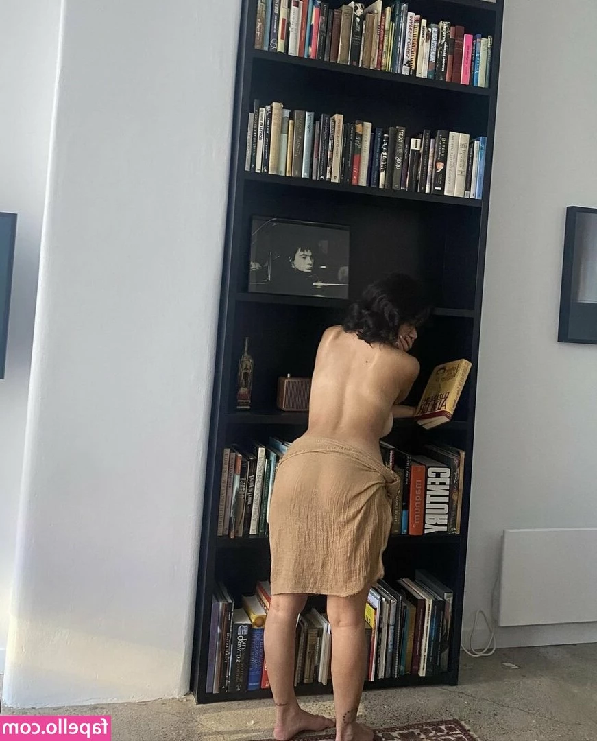 Candymaa - I’ll spread my legs and you fill me up 😈