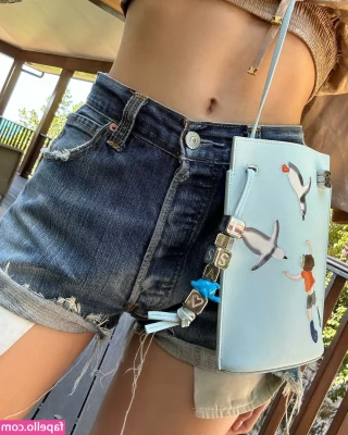 Lisa [ lisa-1 ] - hey  i gained some weight and forgot how to get a haircut  but i am