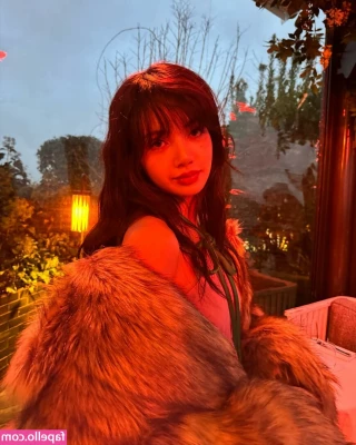 Lisa [ lisa-1 ] - Im going live on yotube again tonight i gotta redeem my internet and