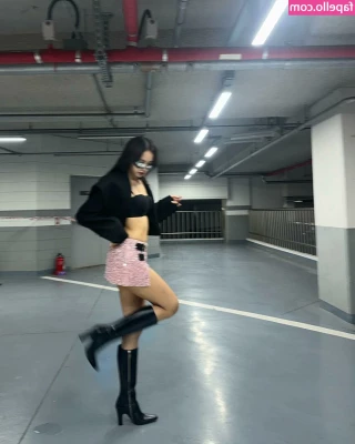 Lisa [ lisa-1 ] - Sorry, these were taken while I was on the 🚽 but my dick is just