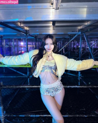 Lisa [ lisa-1 ] - fuck me like this😏