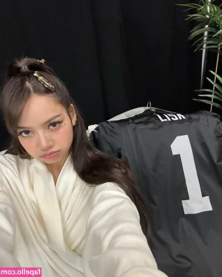 Lisa [ lisa-1 ] - I think 4x3 is the superior aspect ratio for porn