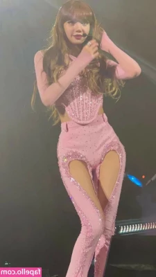 Lisa [ lisa-1 ] - A little strip tease for you bb 😘