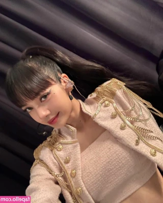 Lisa [ lisa-1 ] - My arm feel big after my chest and triceps workout today.