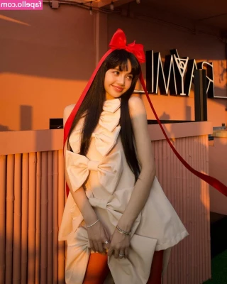 Lisa [ lisa-1 ] - Spread it to the side for Daddy