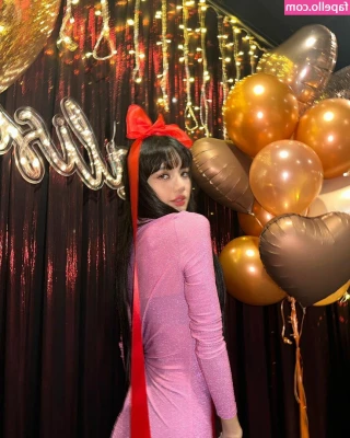 Lisa [ lisa-1 ] - Do you like to see me using my toys