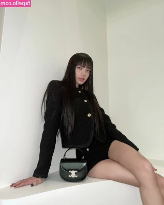 Lisa [ lisa-1 ] - Neither of us want me to be clothed  so don t fight the urge and take